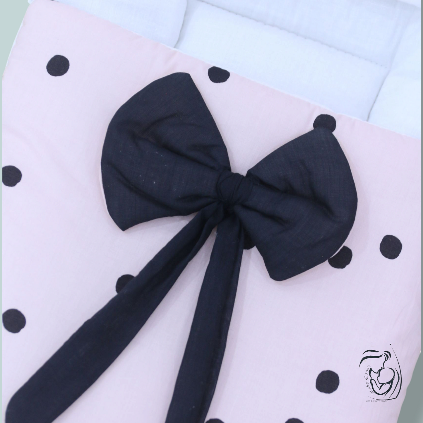 Bow-Themed Baby Carry Nest