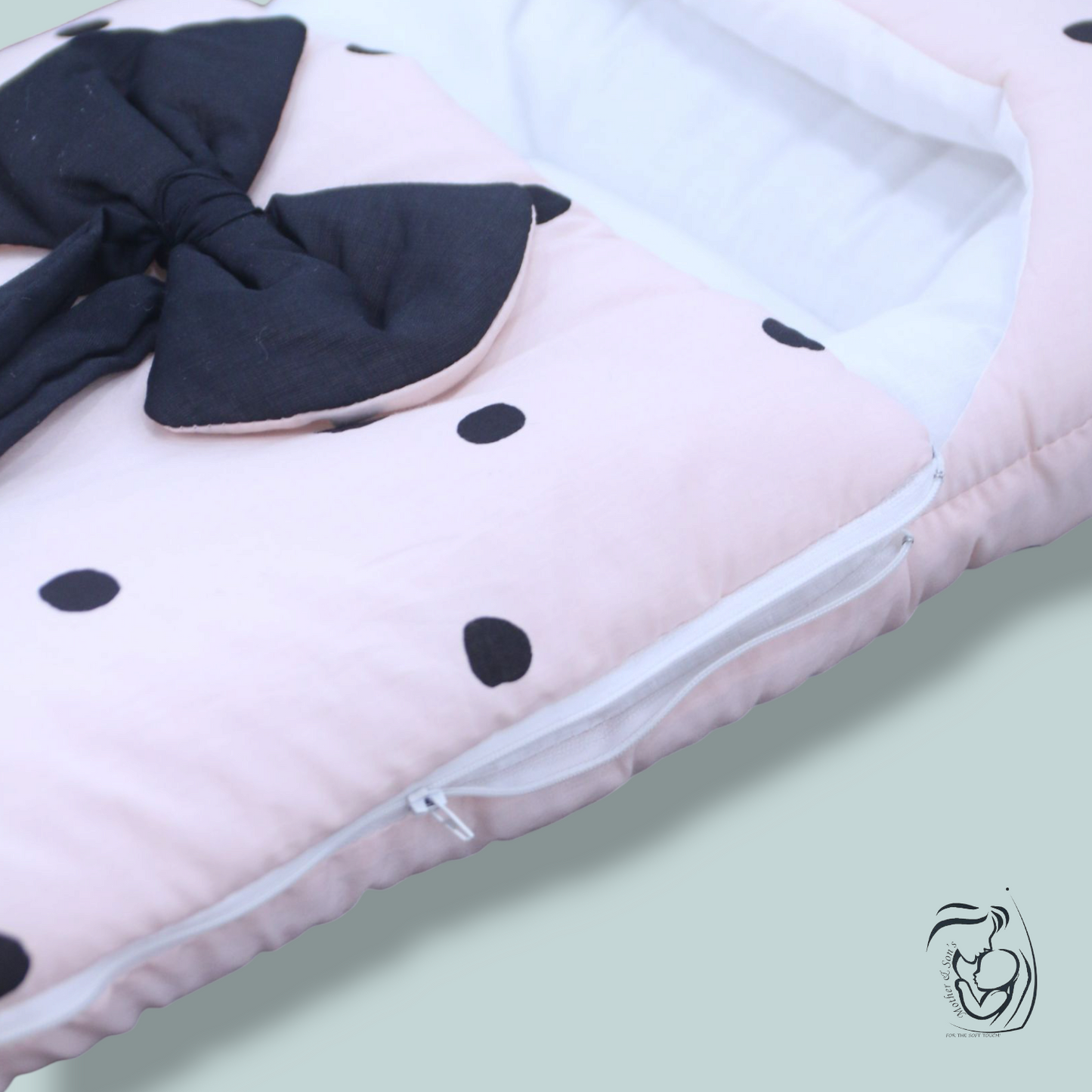 Bow-Themed Baby Carry Nest